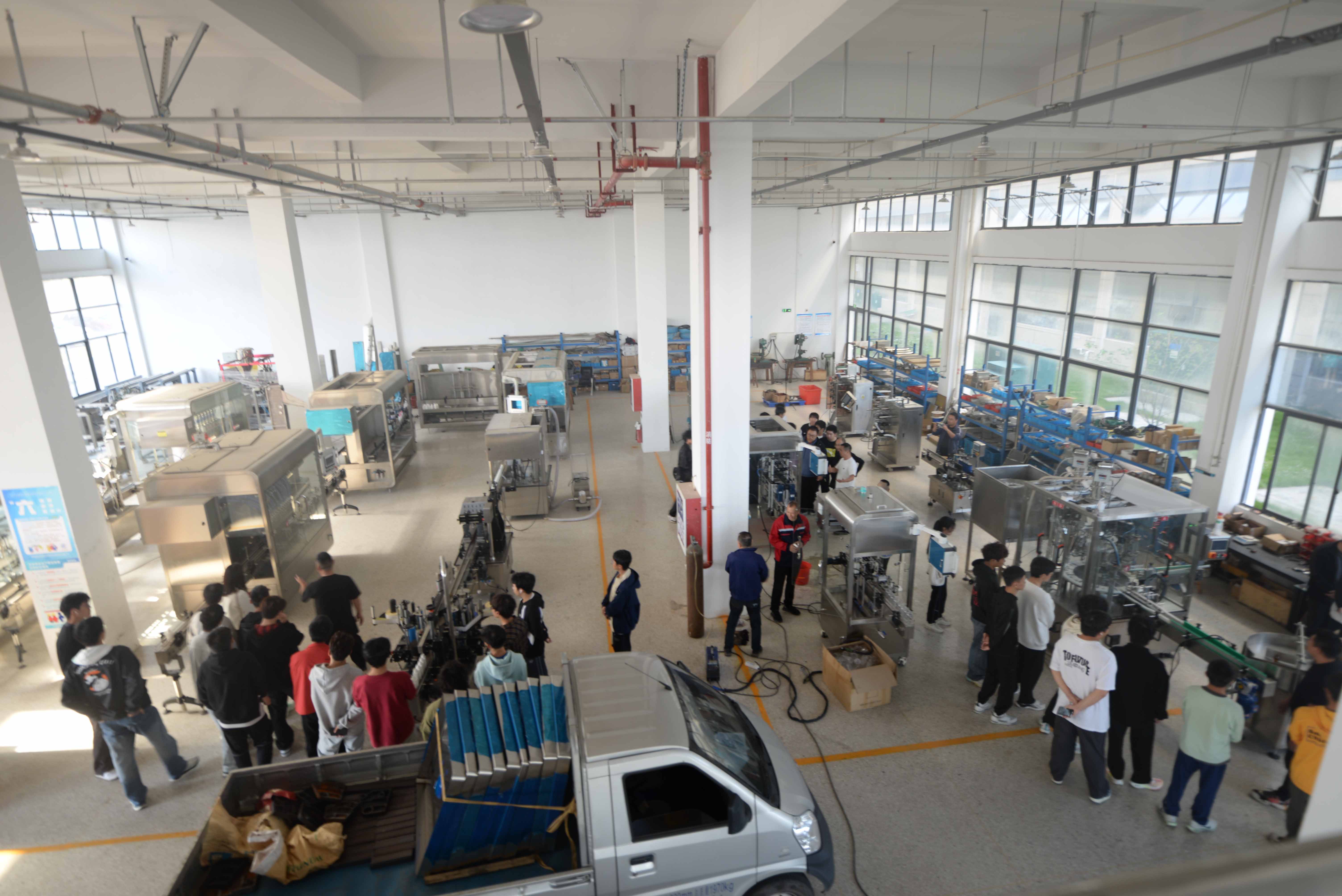 歡迎浙江工貿(mào)學(xué)院學(xué)生來我司參觀